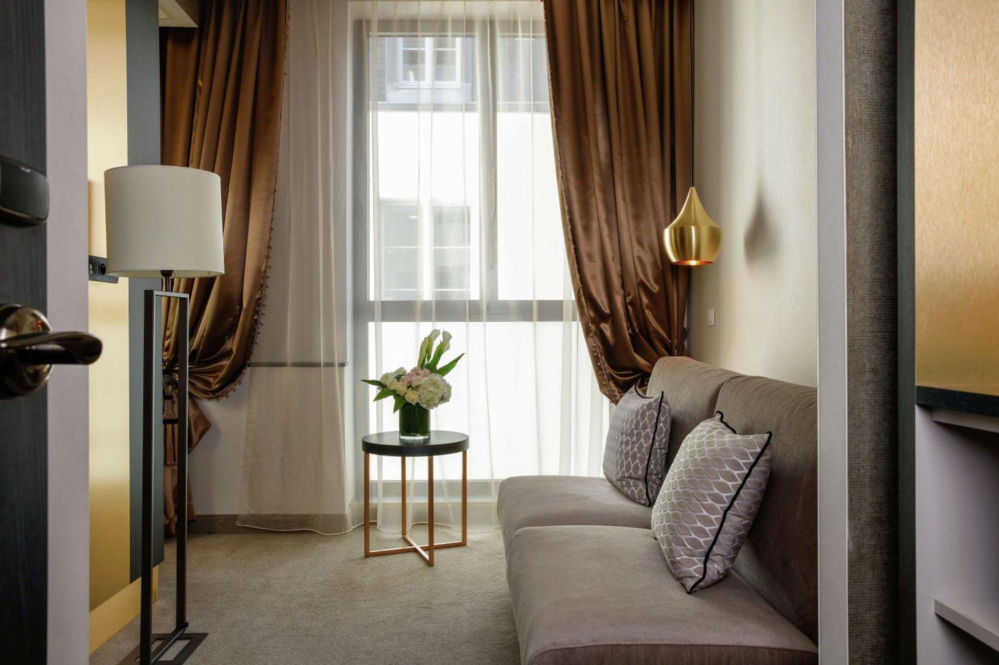 Готель Niepce Paris, Curio Collection By Hilton Екстер'єр фото